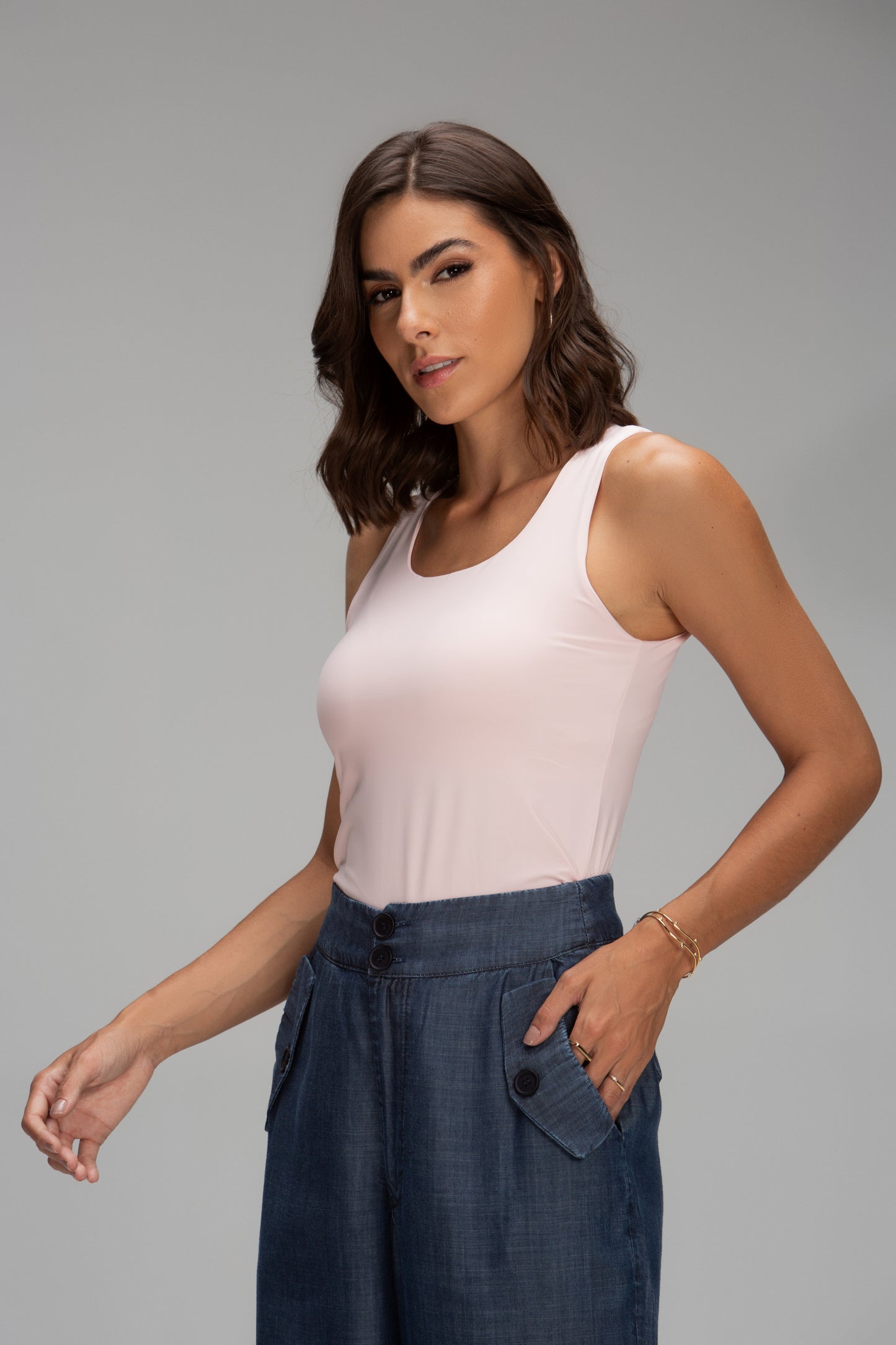 Bia - Camiseta com Decote